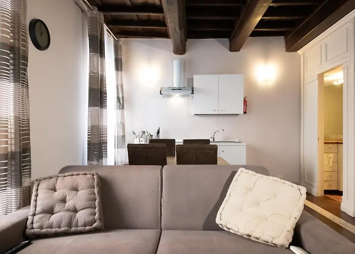 Magenta Collection Crociferi 1 * Roma